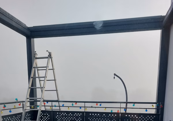 terasa prekrivena tendom